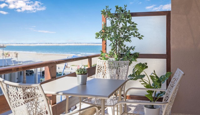Effie's Cozy beach front Apartment