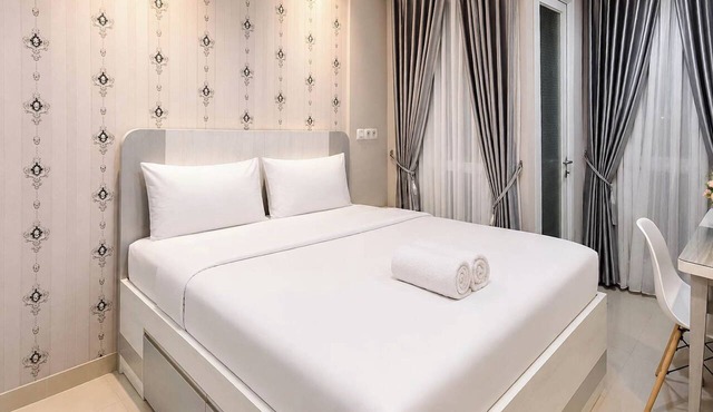 Elegant And Airy Studio At Apartment Tamansari Skylounge Makassar