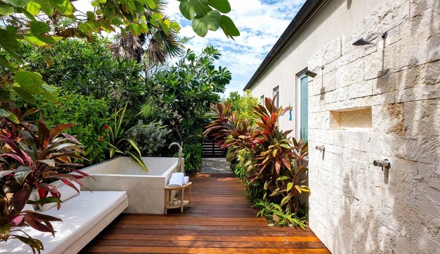 Elegant Ocenfront 5 BR Villa
