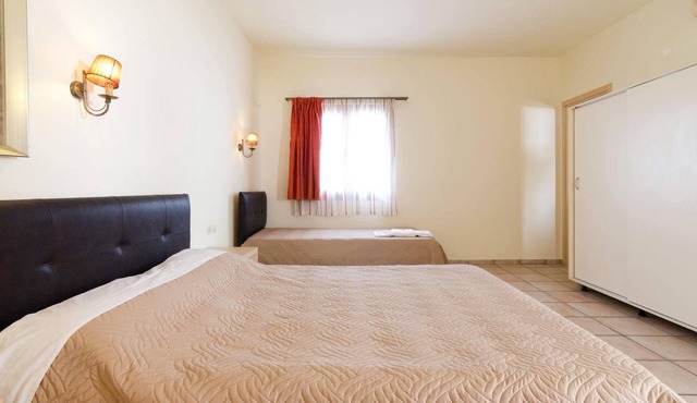 Eleonora Boutique Hotel is situated 1 km from Anissaras city centre