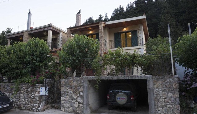Elia Maisonette Therissos
