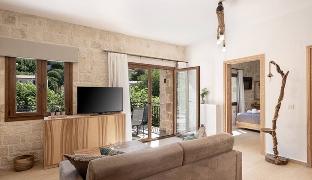 Elia Rustic Apartments Theriso with Terrace