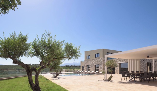 Elia Villa, with Pool, SeaViews & Iconic Design