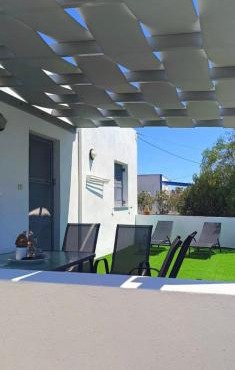 Elli's House in Perivolos