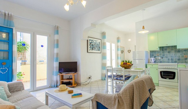 Elsa House sits at the waters edge of idyllic Agios Stefanos Sinies