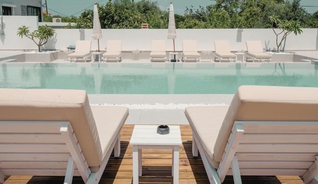 Ennea Suites-Frost suite