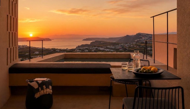 Enorme EOS Santorini - Adults Only