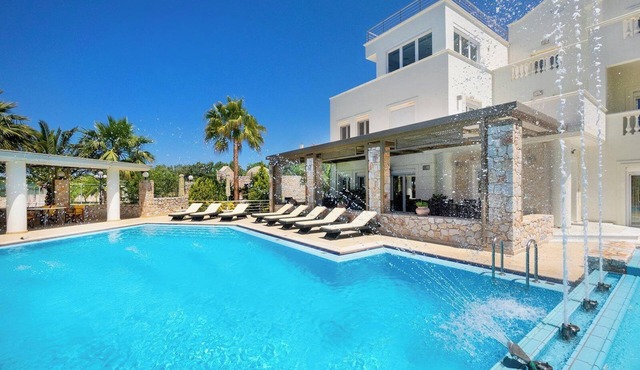 Epavlis Akrotiri Chania, 5 BD, 5 BA, luxurious Villa, private pool of 130 sqm!
