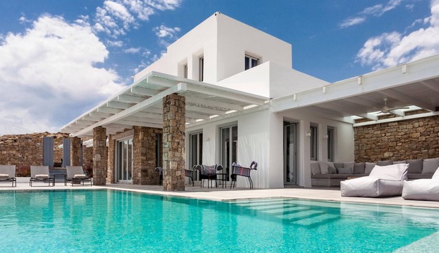 Epic Twin | Luxurious 14 bedrooms villa for 28.