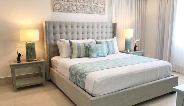Escape to Paradise and Feel like Royalty in this Stunning 7-Bedroom Luxury Villa