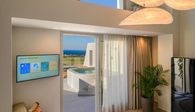 Eteo Santorini Luxury Suites