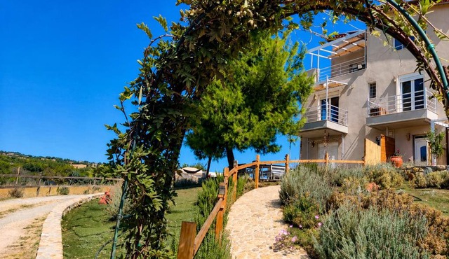 EuZoea Country Home 2 Nature Escape with Pool