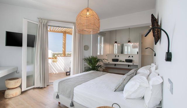 Exclusive Villa - Sunday Luxury Suites - Naxos Ag. Anna Beach