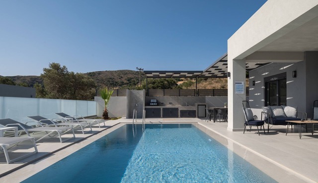 Exquisite Villa IΙΙ with Enchanting Surroundings