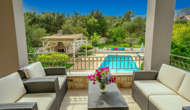 Exquisite Villa with Private Pool, Garden, Billiards, quiet, rural location