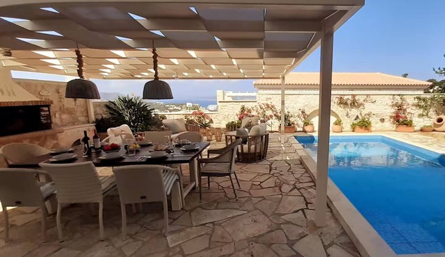 Family 5BR Villa with sea views, private pool, summer kitchen & spacious garden