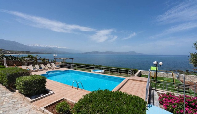 Family Beachfront Villa w/Private Pool & Play Area