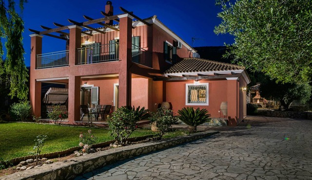 Family Villa with Gardens & Terrace near the Beach