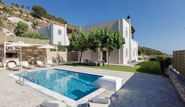Family Villa with Private Pool and Ping Pong table