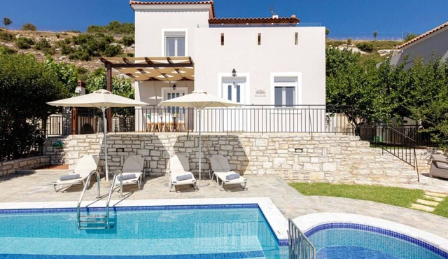 Family Villa with Private Pool, Play Area & BBQ