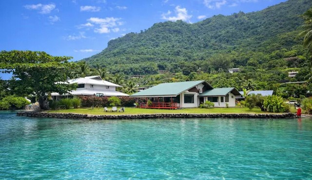 Faratea Bayhouse - Seaside, large garden, unique panoramic view.