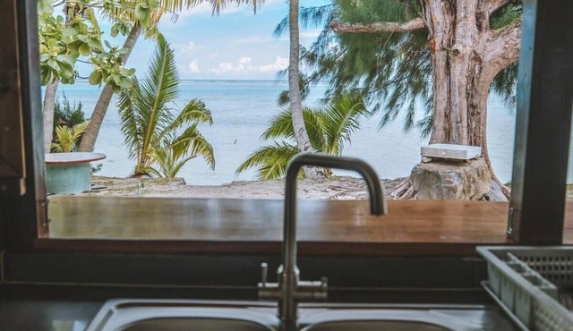 Fare Eimeo - Local-Chic Beachfront Cottage