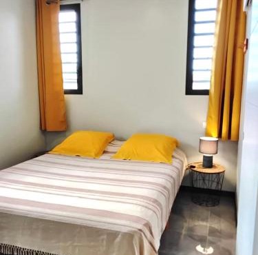 Fare iti Moorea Sands cosy bungalow between sea and mountain on Moorea