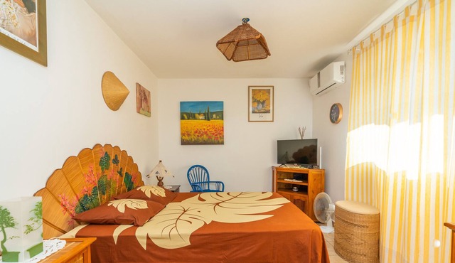 Fare Makilea Terraced House wGarden & Pool in Punaauia