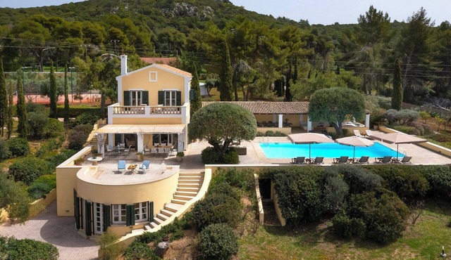 Felicia - Five Bedroom Villa, Sleeps 10