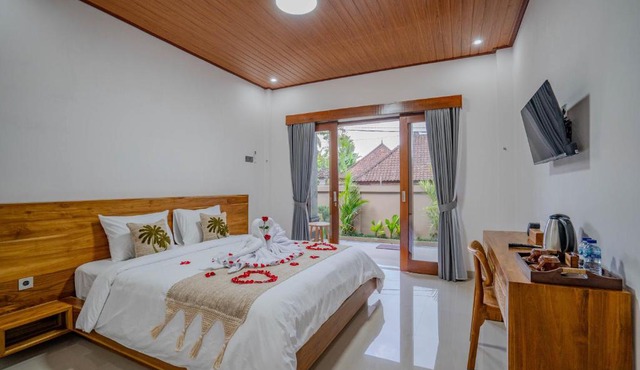 Flossie Bali