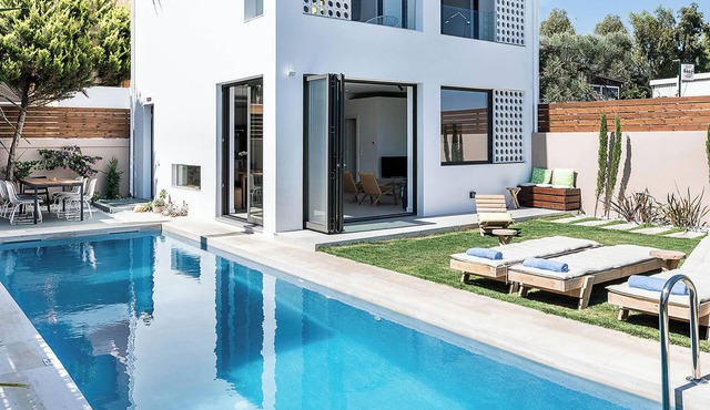 Fos Villa, a Luxe House with Private Heated Pool