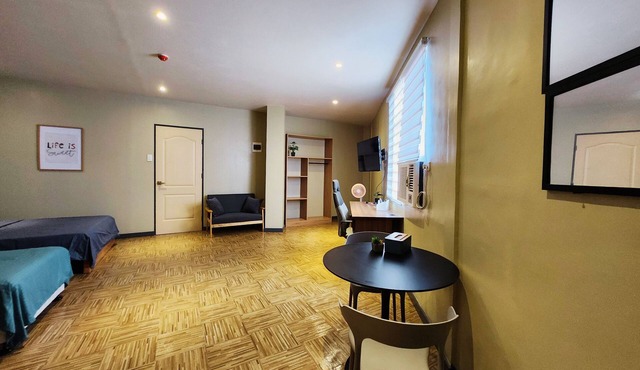 Freddo Studio Apartelle