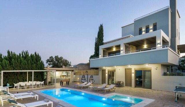 FREE Breakfast/heated Pool/Playground/5km from Sea