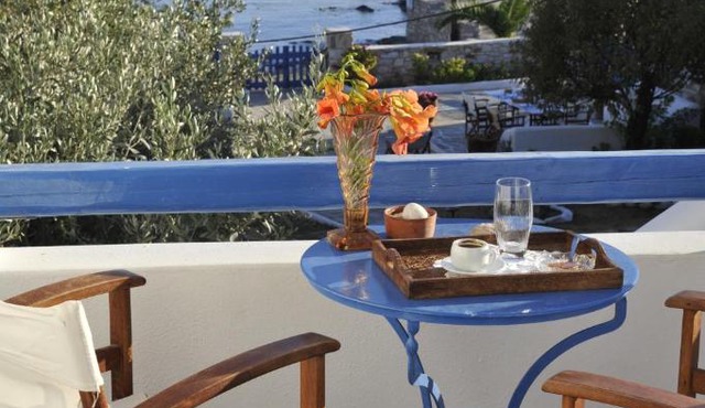 George's beach studios Aliki Paros