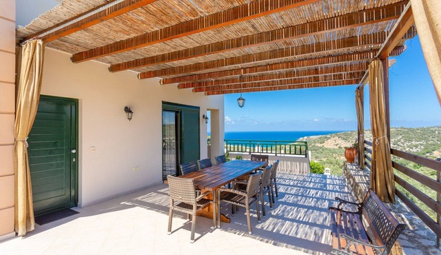 Gerani panorama villa ,private pool,near taverns