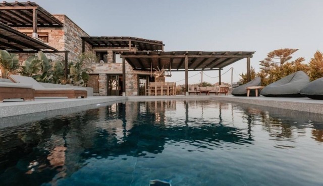 Glorious Villa With Private Pool & Jacuzzi
