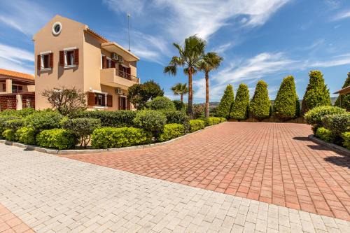 Gold Crest Home in Drapanias beach, Nopigia