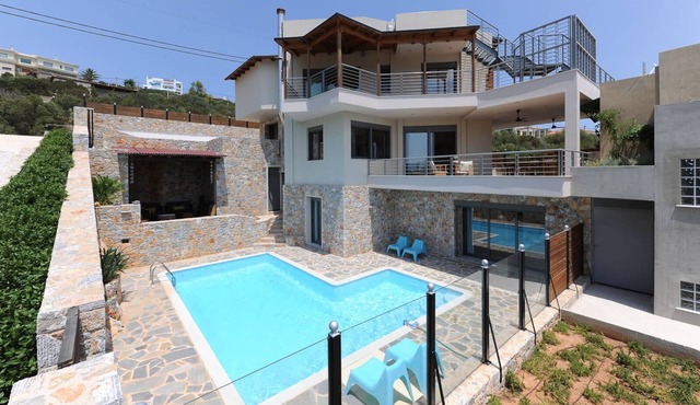 Gorgeous Eco Friendly Seaside Villa Nefeli .