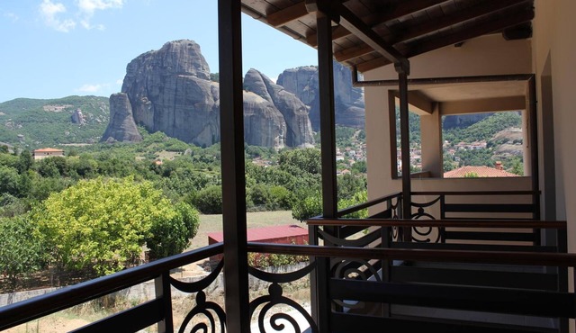 Grand Meteora Hotel