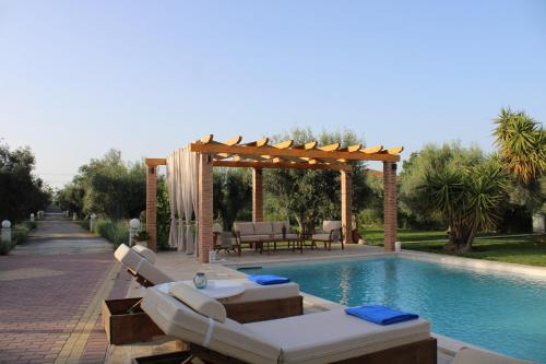 Gravanis Resort