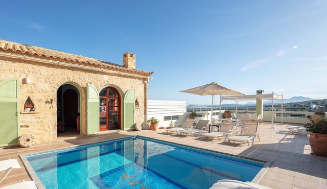 Hara, a charming villa with nice Views, private pool
