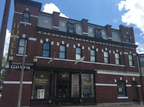 Hermann Crown Suites in Hermann