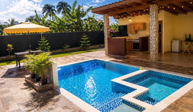 Hermosa Villa con vista a la montaña, Piscina, BBQ, Jacuzzi, Rio cerca