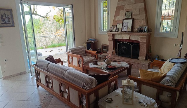 Hillview Holiday Home in Kalavrouza