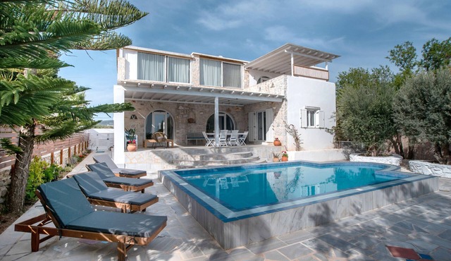 Holiday Home 'Cavos Paros Oasis' with Private Pool, Wi-Fi and Air Conditioning