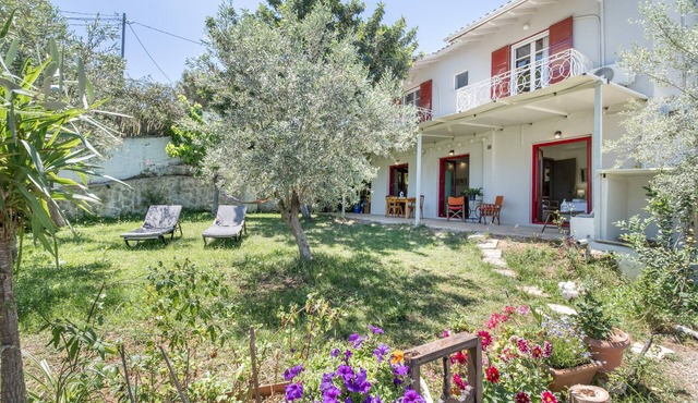 Holiday Home 'Cozy 2-bdrm-house with Garden' with Private Garden, Wi-Fi and Air Conditioning
