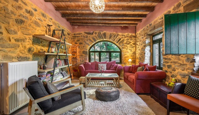 Holiday Home 'Hani Kastania - Chania Retreat' with Mountain View, Private Terrace and Private Garden