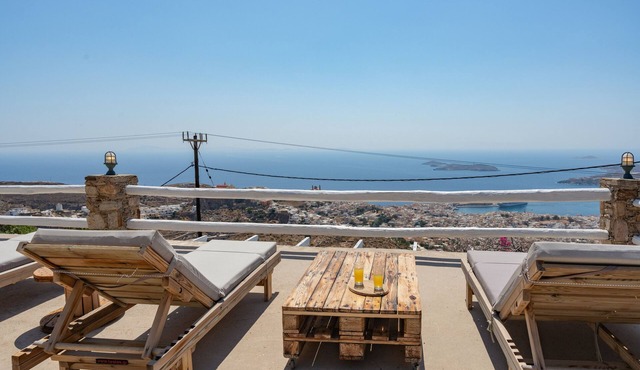 Holiday Home "Uppolis House" with Sea View, Balcony & Wi-Fi