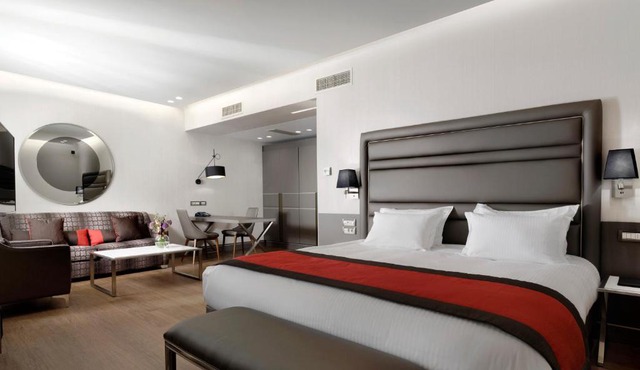 Holiday Suites