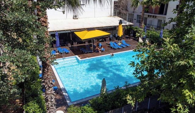 Hotel Ena - Stylish Mountain View Suite with Pool